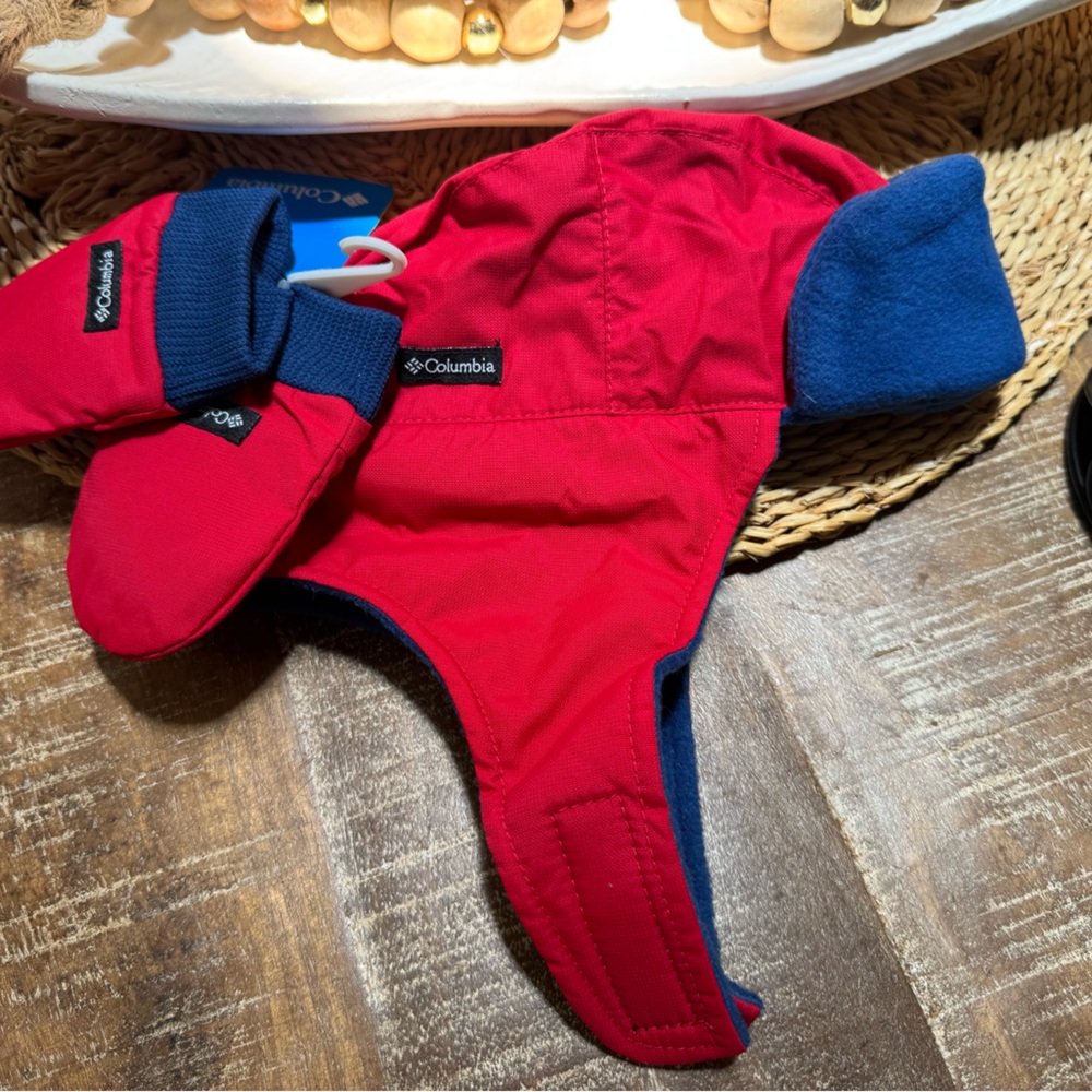 New with tags Columbia infant Hat & Mittens set- red & navy